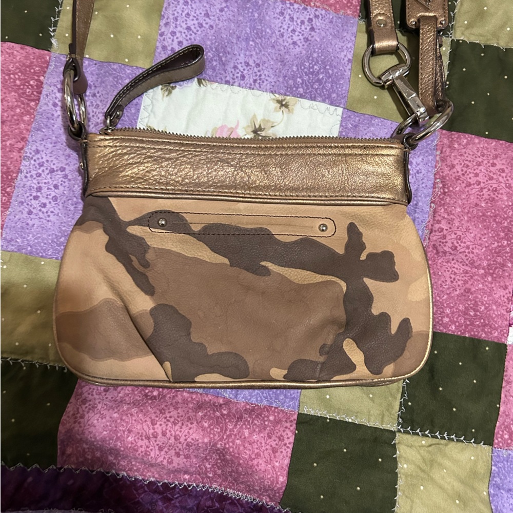B Makowsky crossbody camo leather purse - Picture 5 of 12
